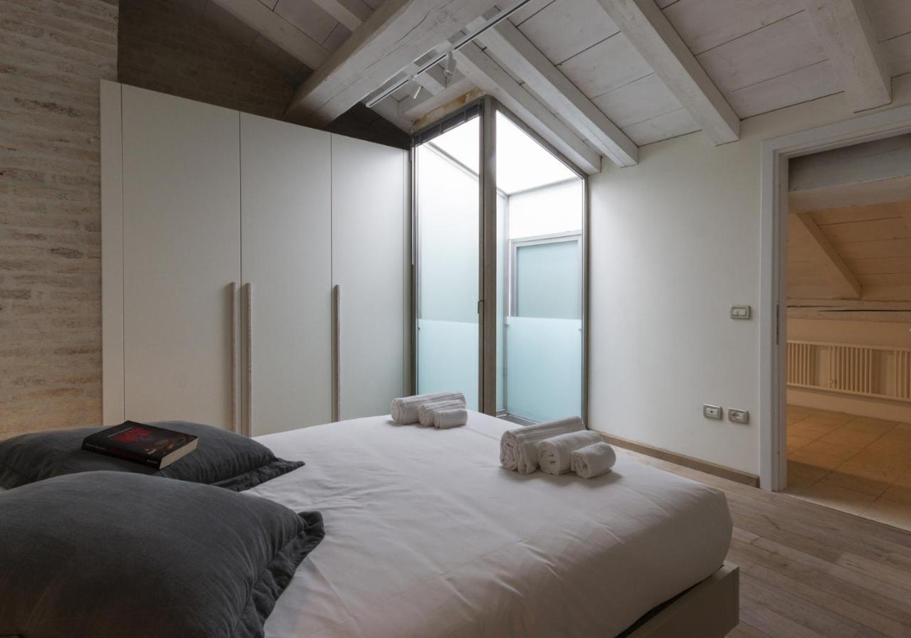 Smeraldo Suite - Smart Holiday Мантуя Экстерьер фото