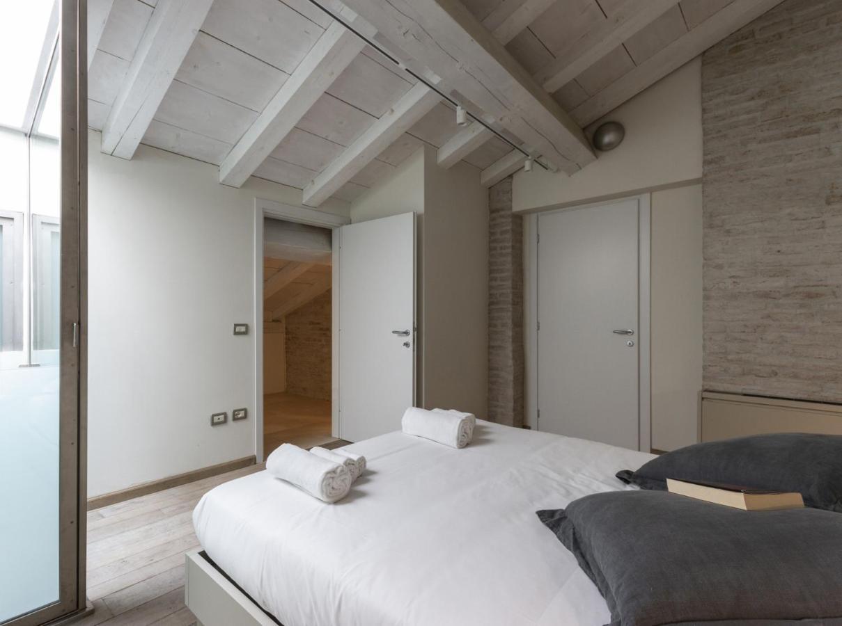 Smeraldo Suite - Smart Holiday Мантуя Экстерьер фото