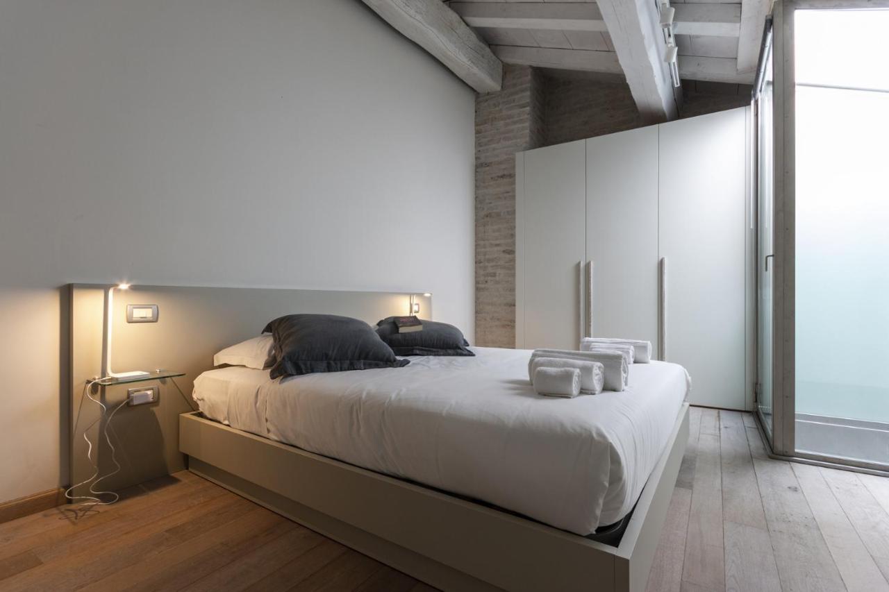 Smeraldo Suite - Smart Holiday Мантуя Экстерьер фото